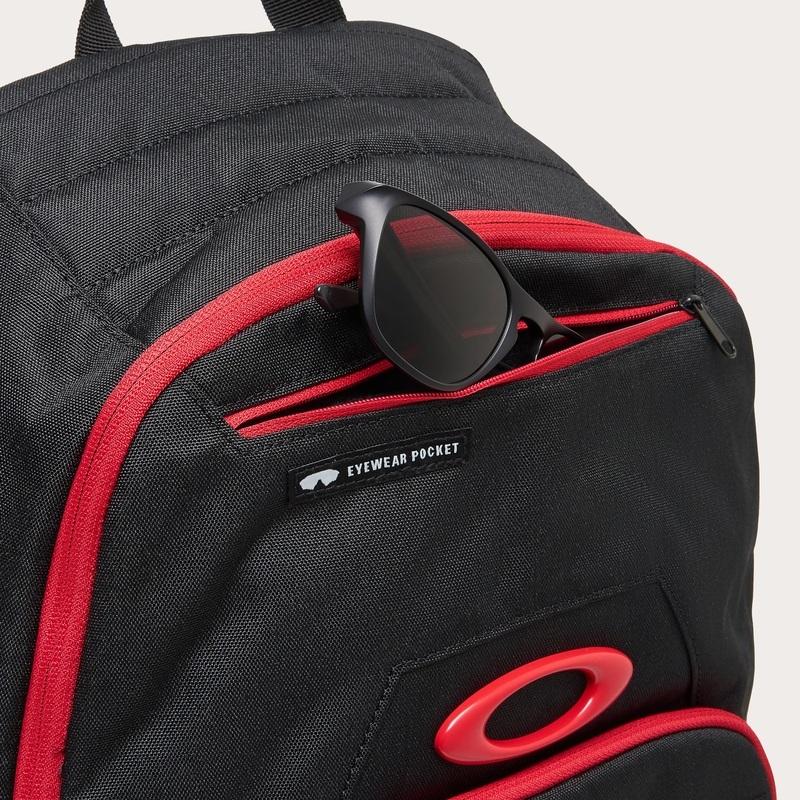 o/a/oakley_8009039002_noir-rouge-rouge_5.jpg